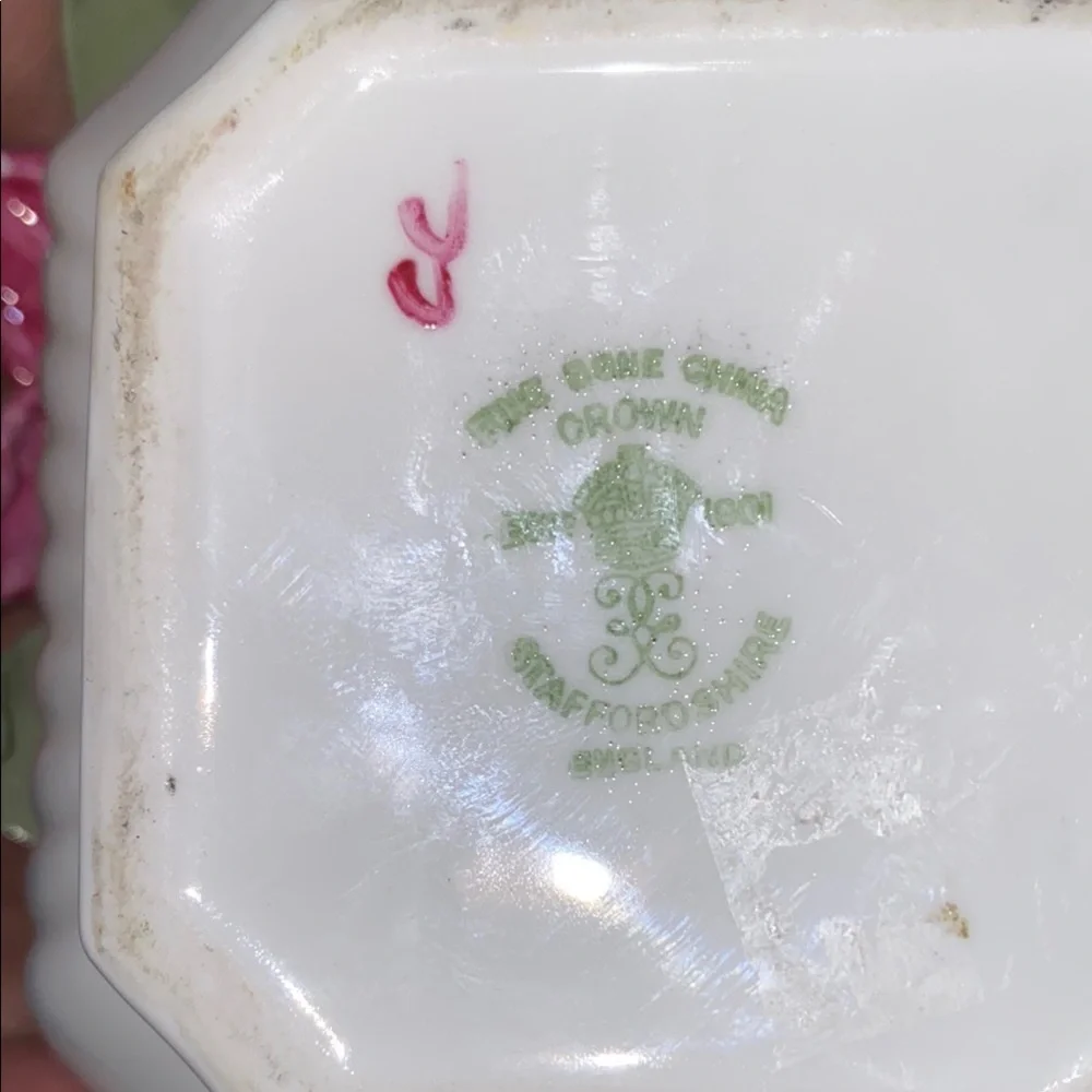 Box41 Vintage Crown Staffordshire Fine Bone China Elegant Rose Floral Bouquet